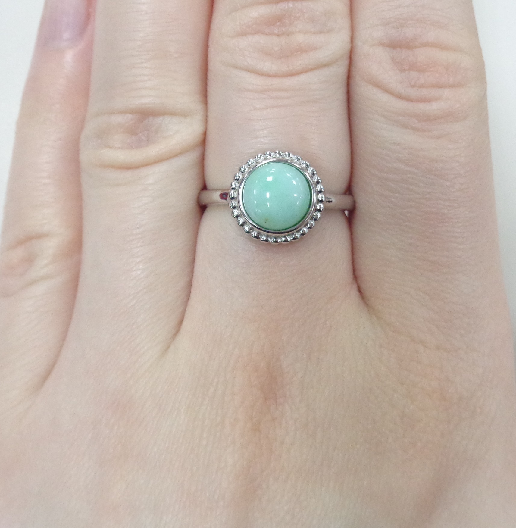 Серебряное кольцо с зеленым халцедоном